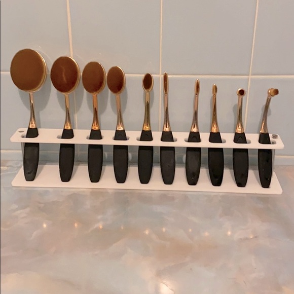 Other - 10 Piece Gold Oval Brush Makeup Set with Stand 💋